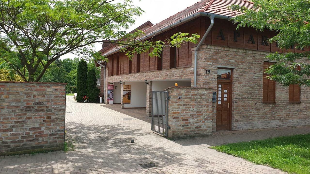 Gyulai-Fuerdo-Apartman Ii. 外观 照片